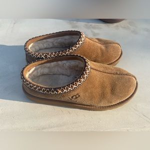 Ugg Tasman Slippers! Like new, women’s 6.5